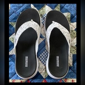 Skechers Go Walk Goga Mat Sandals - Excellent Condition